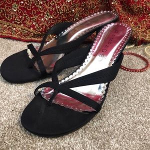 Rampage Madyson black silver thong sandals with heels sz 8B